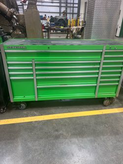 US General 72” tool box