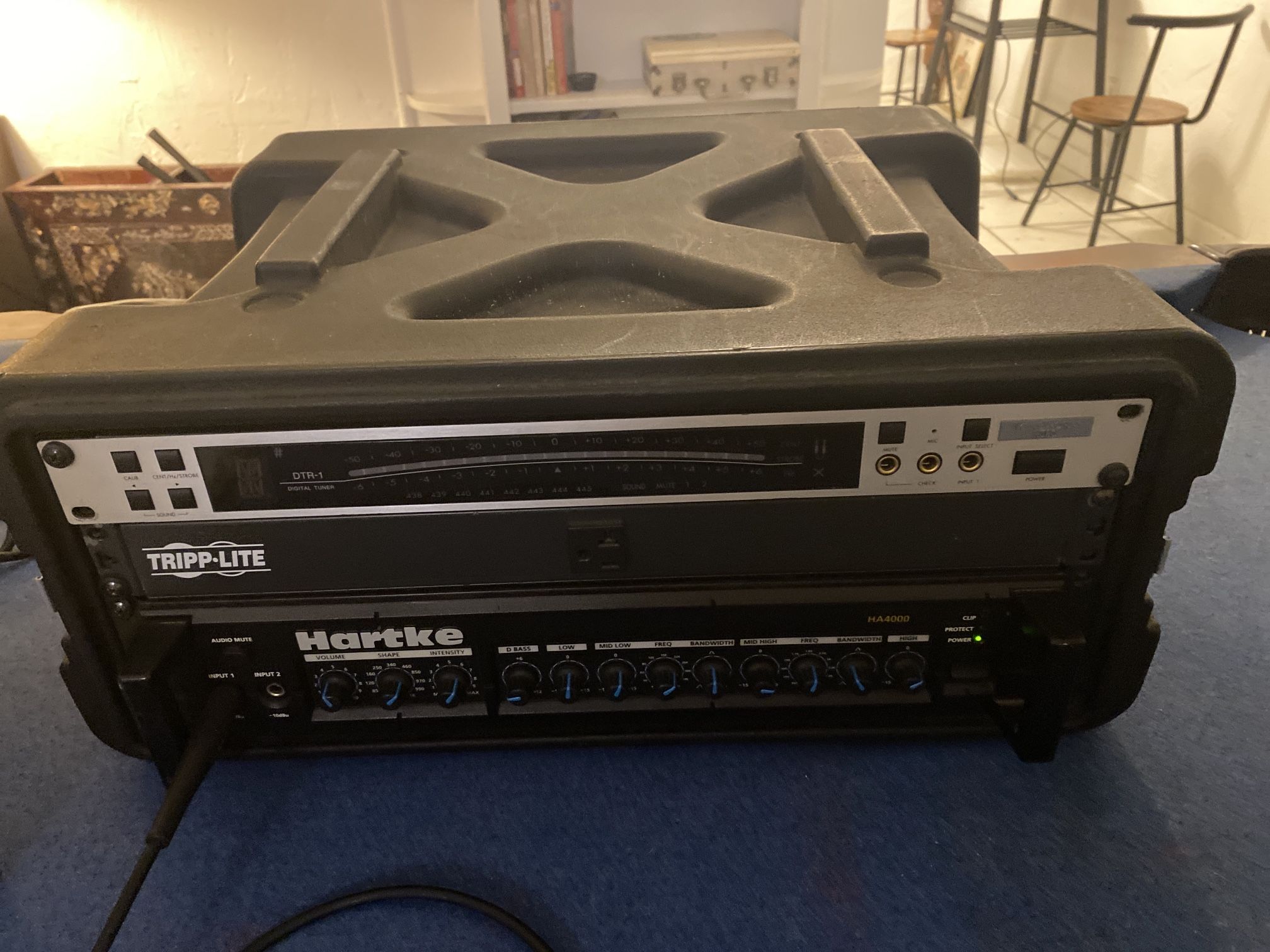Hartke Systems HA4000 Bass Amplifier Head (400 watts @ 4 ohms).