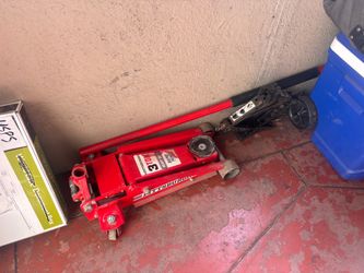 Pittsburgh 3-Ton Heavy-Duty Floor Jack