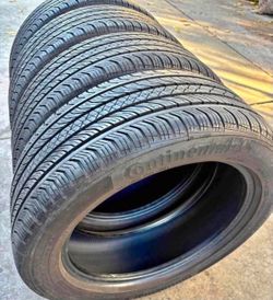 235/60/18 Vemdo Set de Tires con 80% de vids las 4