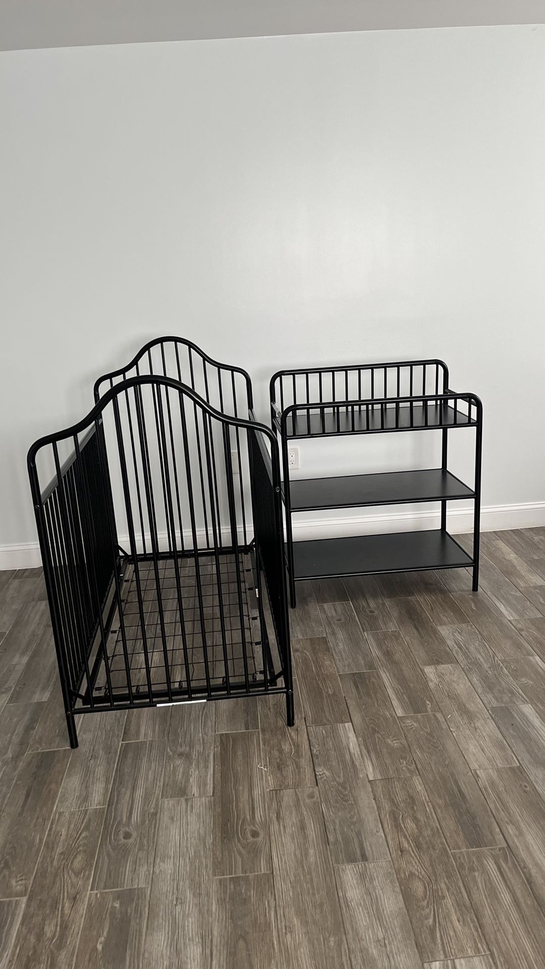 Standard Size Crib With Matching Changing Table Set