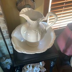 Ceramic Victoria Wash Basin and Pitcher
