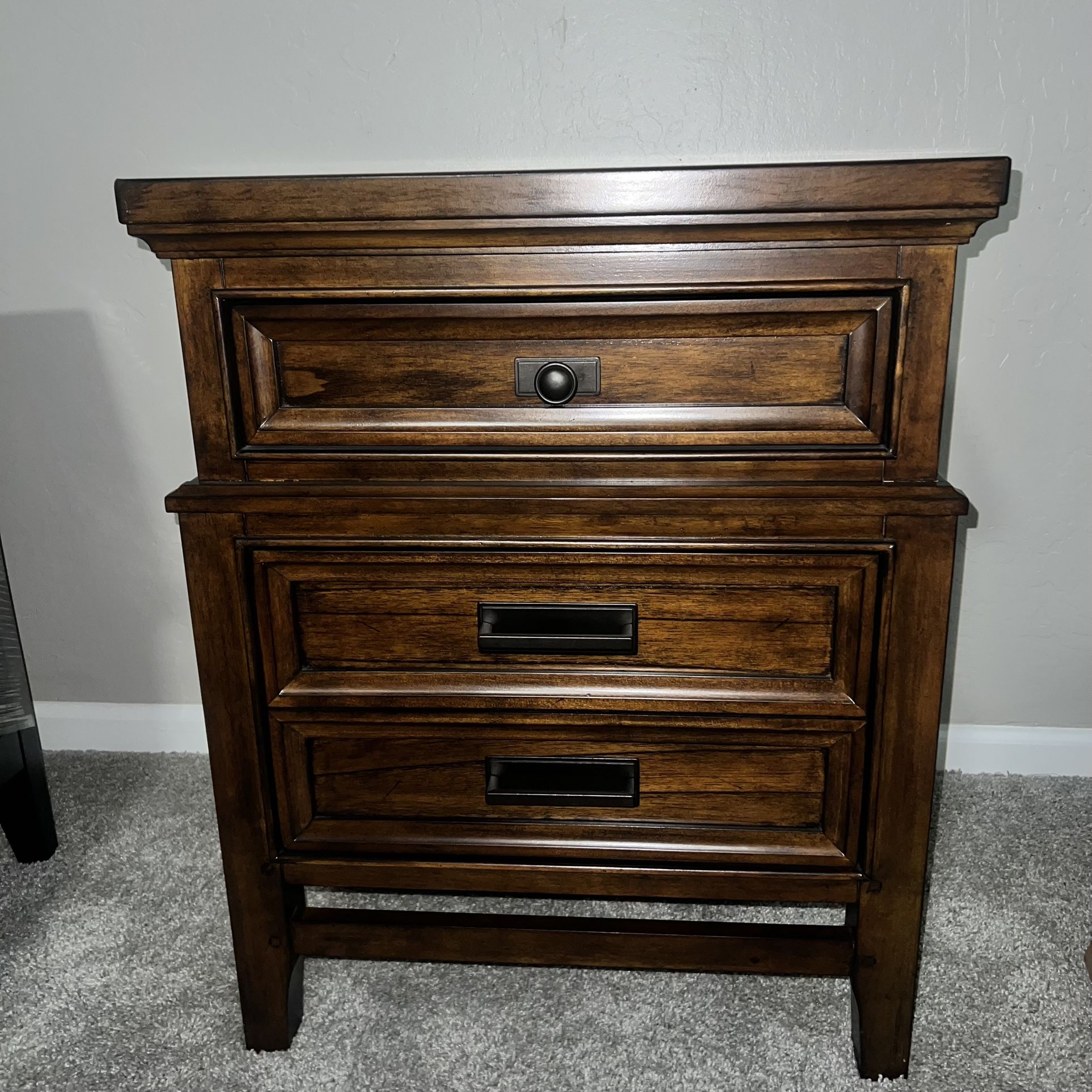 2 End Tables/ Nightstands