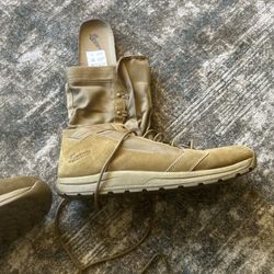 Danner tachyon size 14