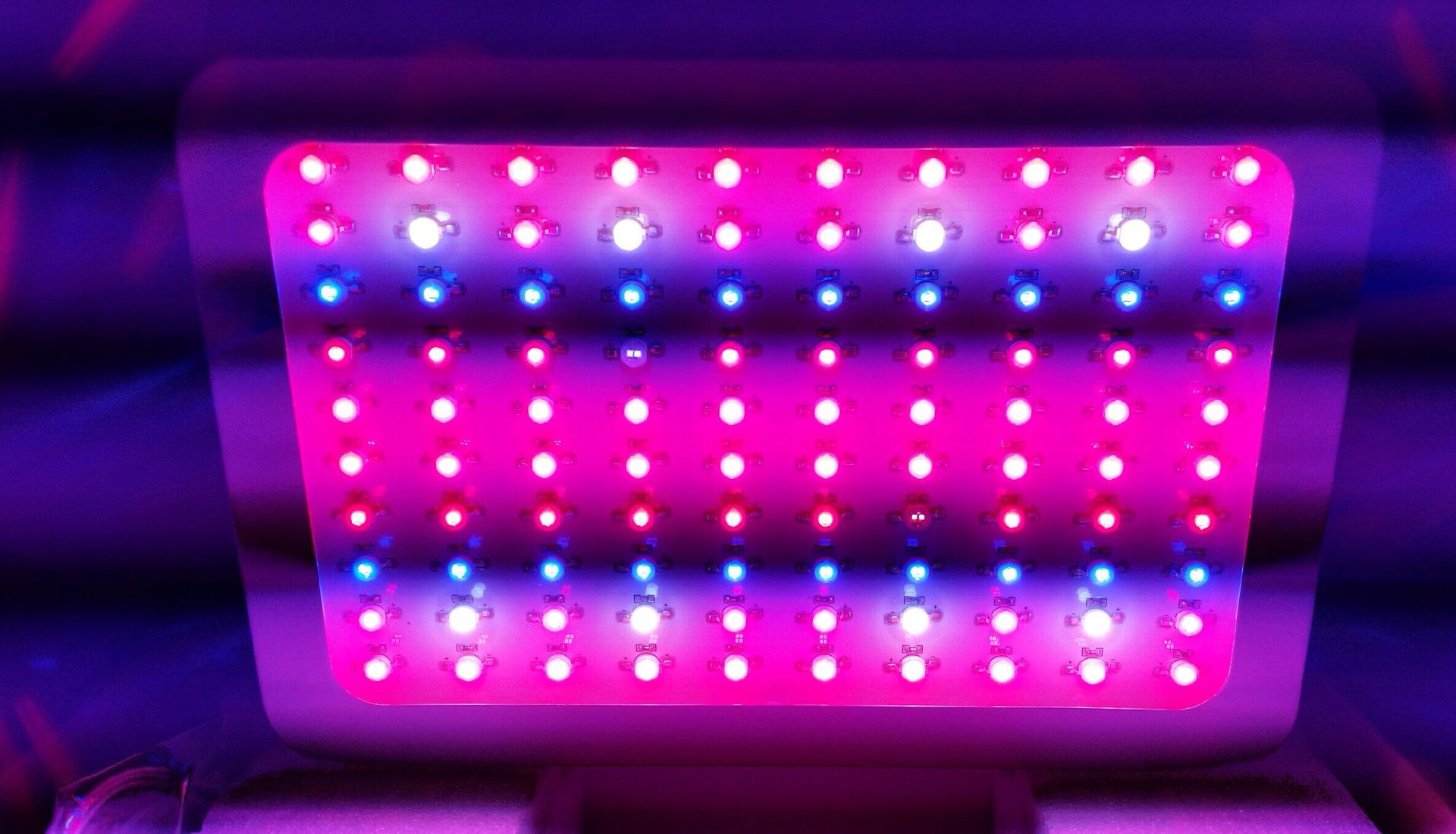 1000w full spectrum led Grow light. IR and UV diodes. More equipment available: LEDs hps lec cmh tents fans carbon filters and full kits, dwc