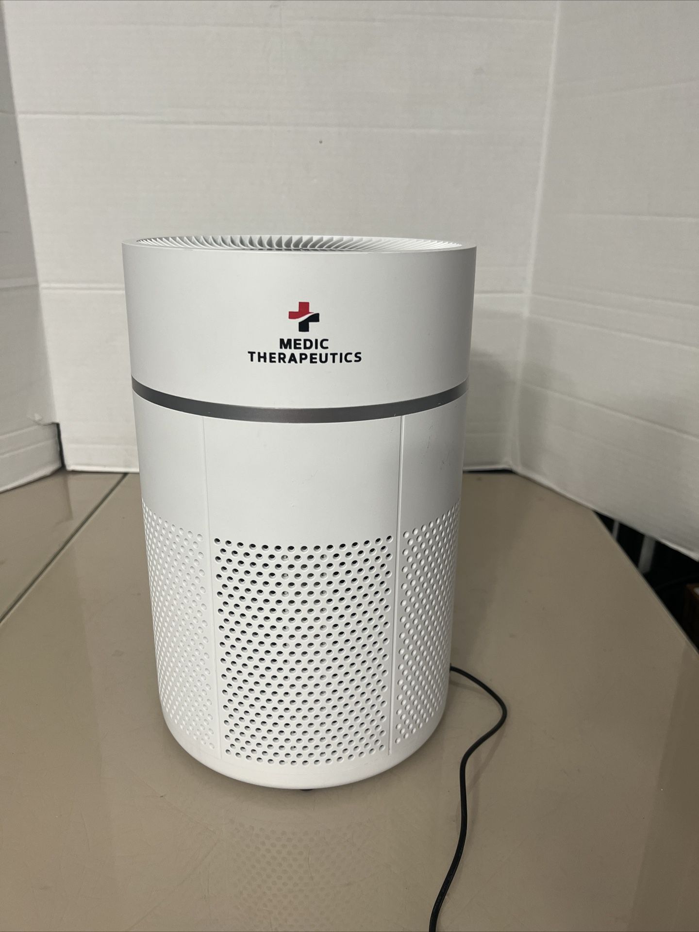 Medic Therapeutics Humidifier Model MT-AIRPURIF-001. Works And Looks Great READ! The air purifier is in great condition with very minor cosmetic blemi