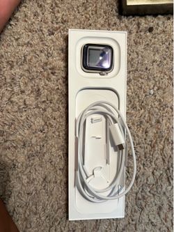 Apple Watch SE 3 40mm Starlight Aluminum CEL