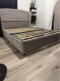 Full Size Bed Frame with 4 Drawer