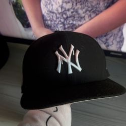 YANKEES PINK BRIM HAT