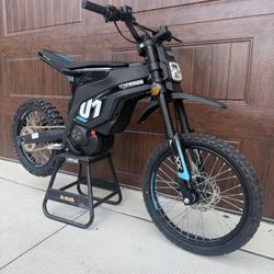 BRAND NEW ELECTRIC DIRTBIKE