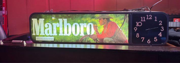 🔥 Vintage Marlboro Cowboy Lighted Clock Sign  🚬