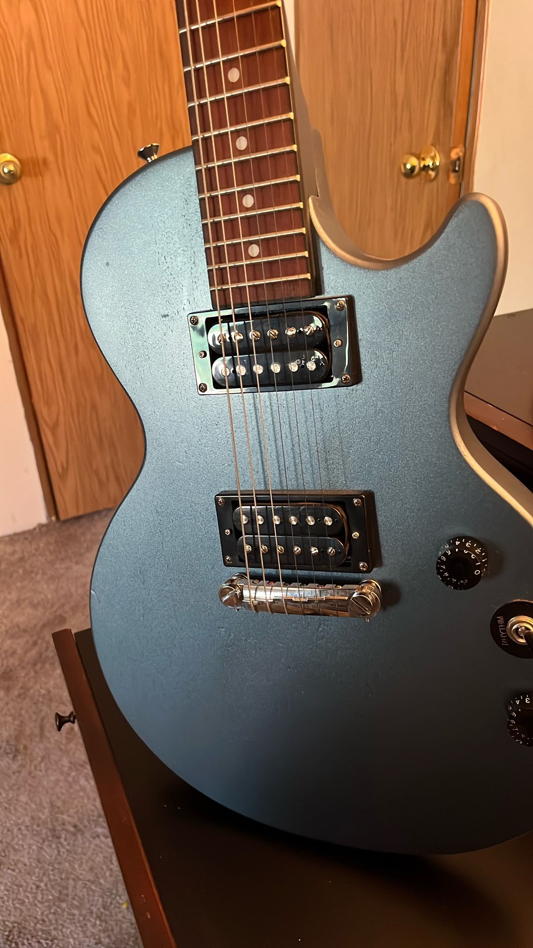 LES PAUL GUITAR