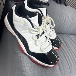 Jordan 11 low  (bred bottom)