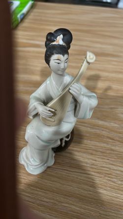 Chinese Porcelain Figurine Woman Playing Pipa