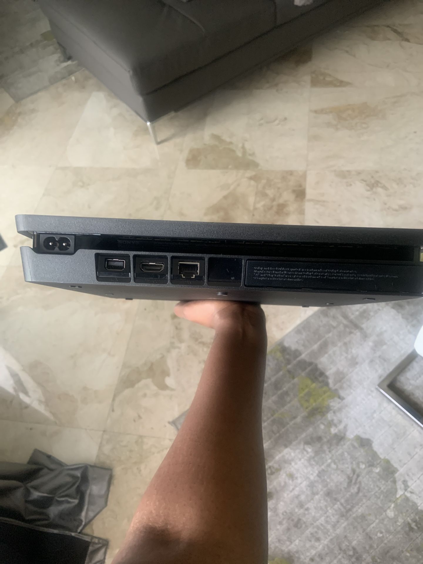 PS4 Slim