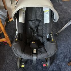 Doona Car Seat And Stroller With Infant Insert