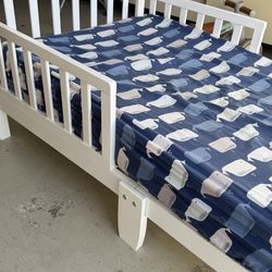 Toddler bed with mattress