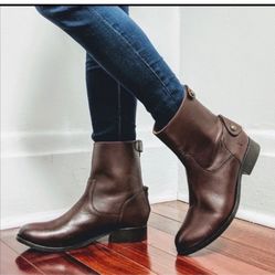 Frye Melissa Button Back Zip Short Brown Boot size 7.5 B 