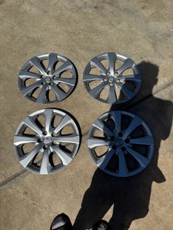 Toyota Corolla Hubcap  42(contact info removed)0 OEM 16”