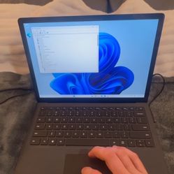 Surface Laptop 2 - 13.5” Screen - must be plugged in