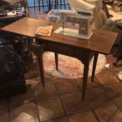 Singer, Deluxe, Zigzag, Sewing Machine Model 750