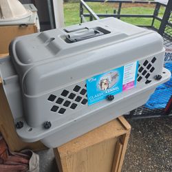 Small pet kennel