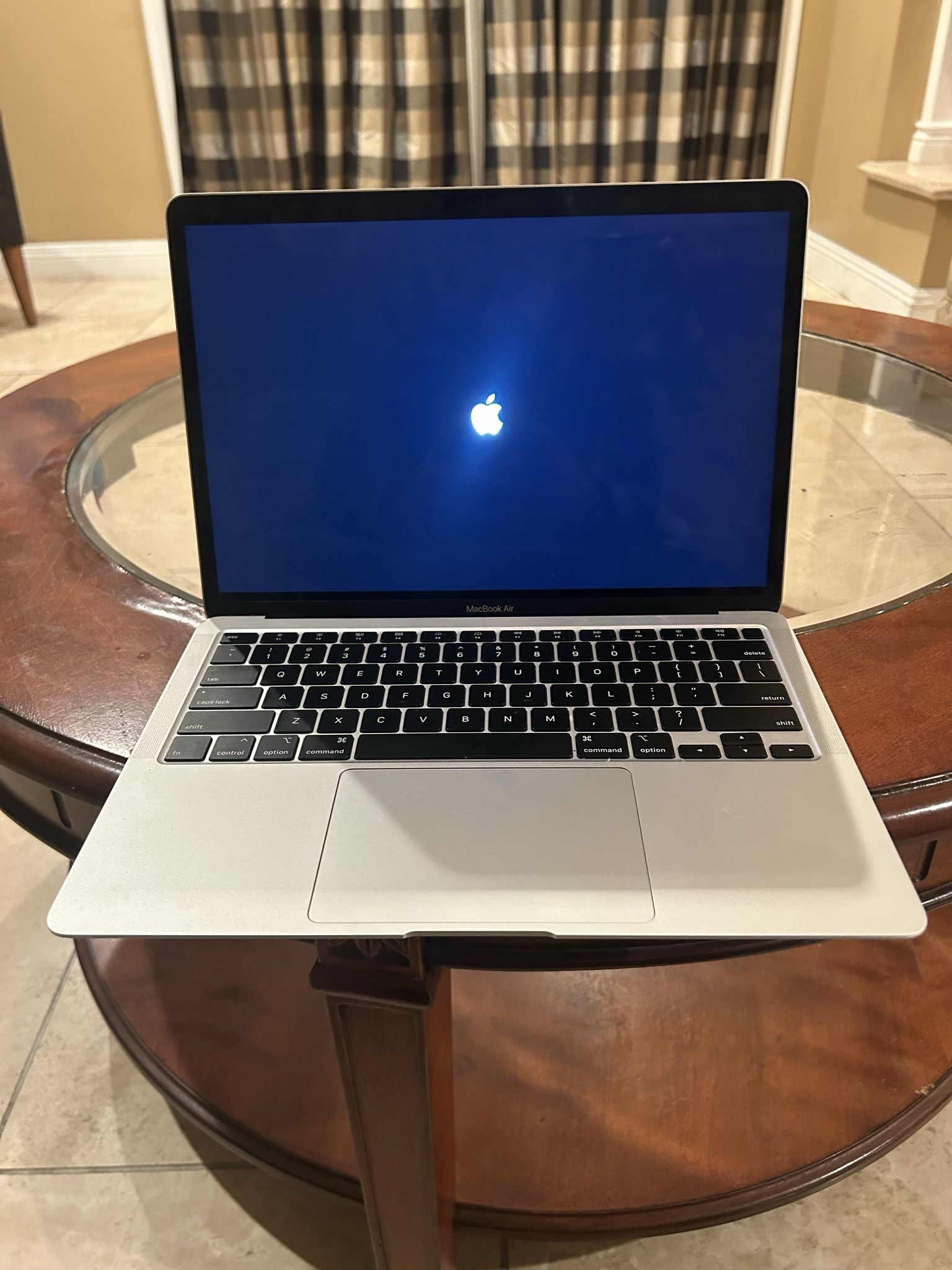 2020 Macbook Air 13 Inch Intel i3 8gb 256gb