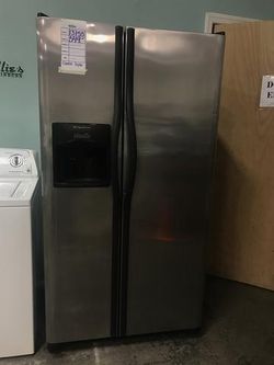 FRIGIDAIRE 23 CUBIC FT REFRIGERATOR STAINLESS STEEL