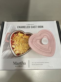 New Martha Stewart Collection Enameled Cast Iron 2 QT Heart Shaped Casserole Pink