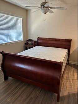 Queen sleigh bed