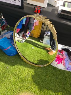 MIRROR USED GREAT CONDITION... SIZES IN PICTURES... SE HABLA ESPANOL... PICK UP IN BLOOMINGTON...