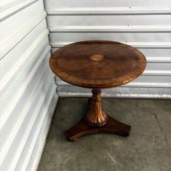 ETHAN ALLEN Townhouse Collection Round Pedestal Side Table