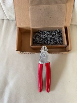 Hog Ring Pliers with Hog Rings