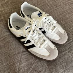 Samba Adidas Size 5 M / 6.5 W