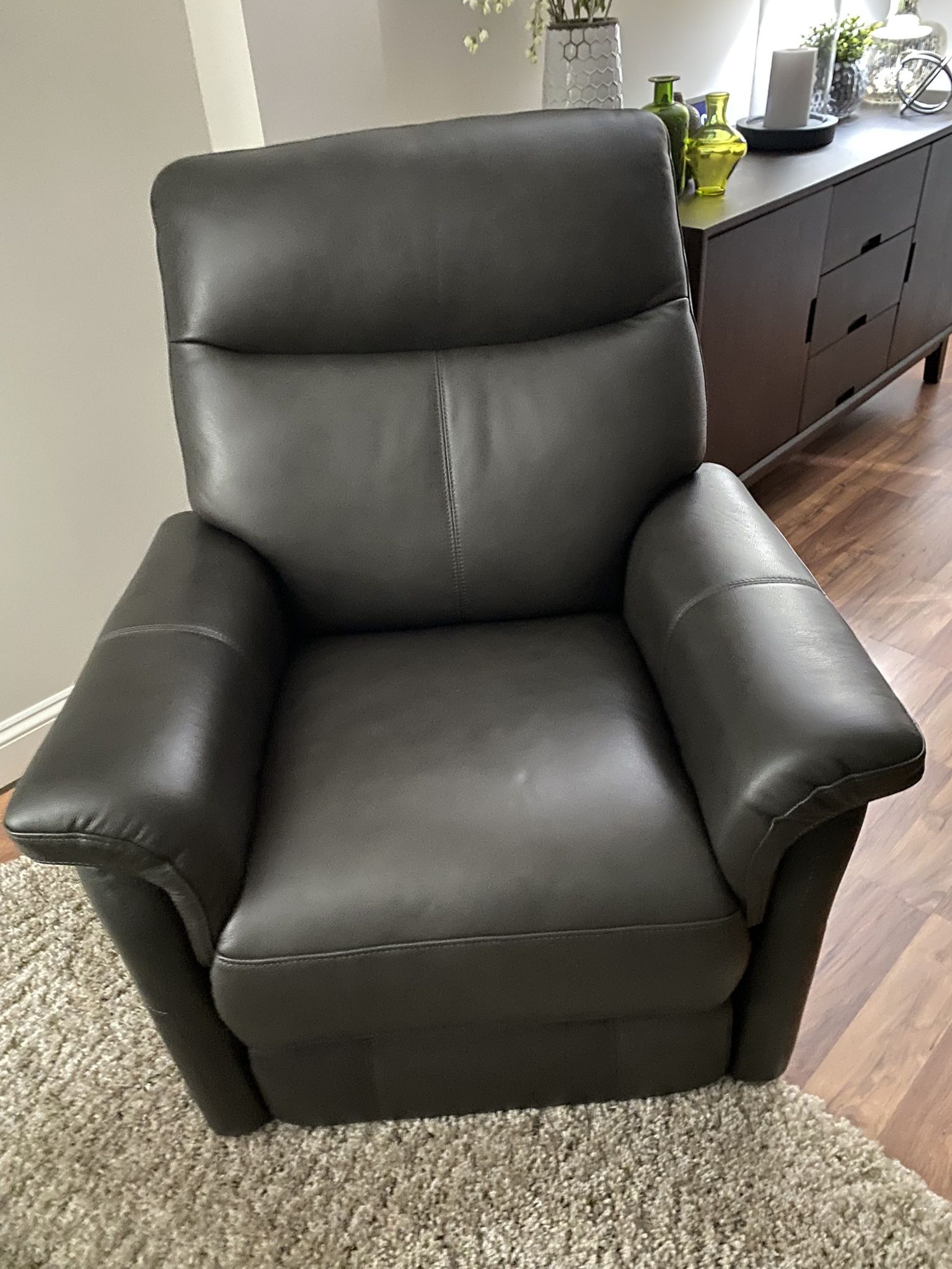 Genuine Black Leather Recliners. $200 In EXCELLENT CONDITION.