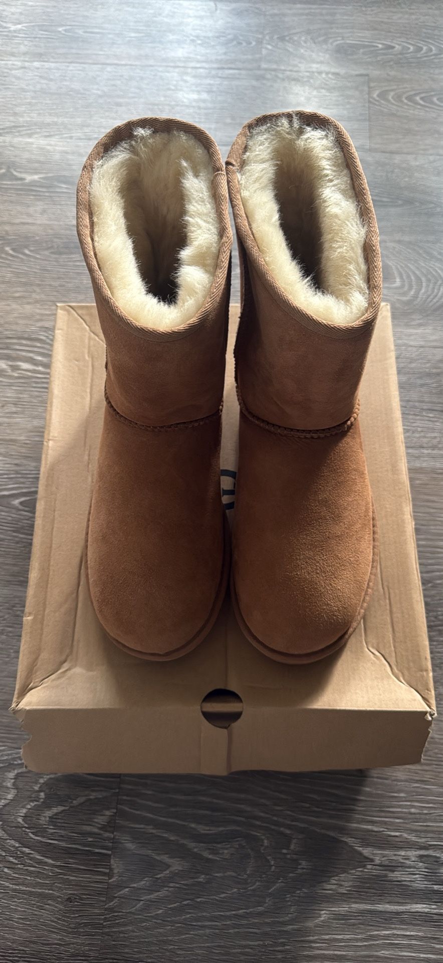 UGG Women's Classic Short II Boot Size. 8