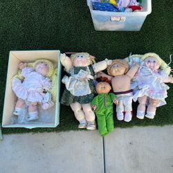 Vintage Cabbage Patch Doll Lot Of 5 + Lot Of Clothes