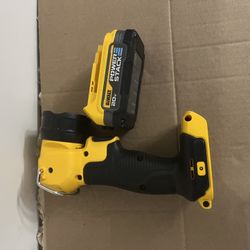 DEWALT 20V MAX Cordless LED Work Light with 1,7 AH Power Stack Battery and Charger.