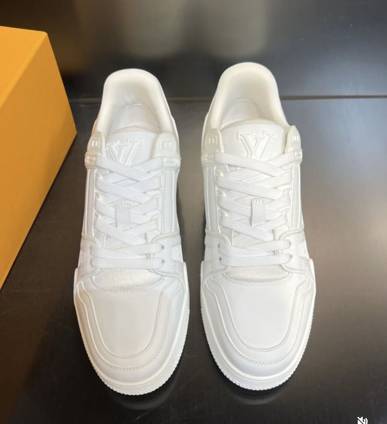 Lv Trainers All White