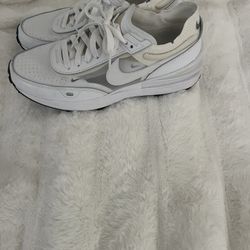 Nike Womans Mesh Sneakers Running Size 9