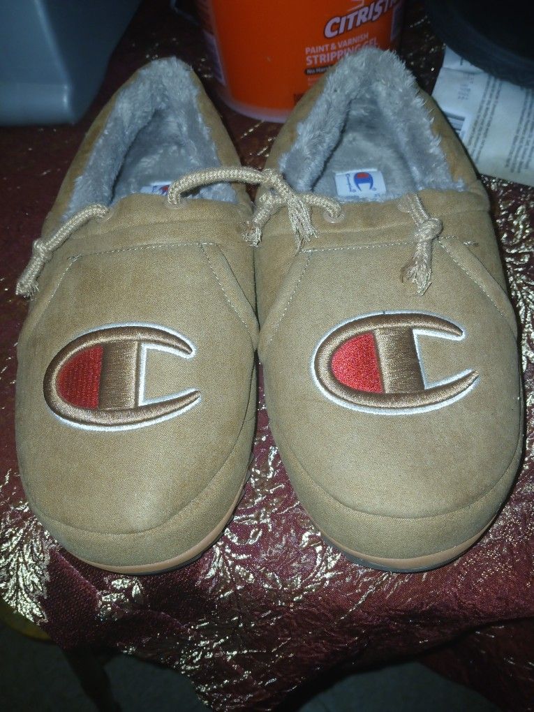 Slippers Sz 5