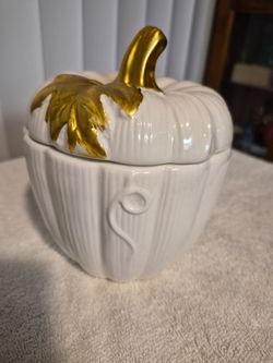 Ceramic pumpkin jar (Transpac)