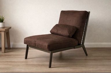 Lounge chair / accent chair