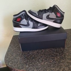 Air Jordan 1 Mid Shadow Red