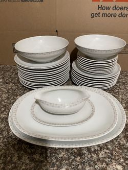 Dinnerware /plates/bowls / Dishes 