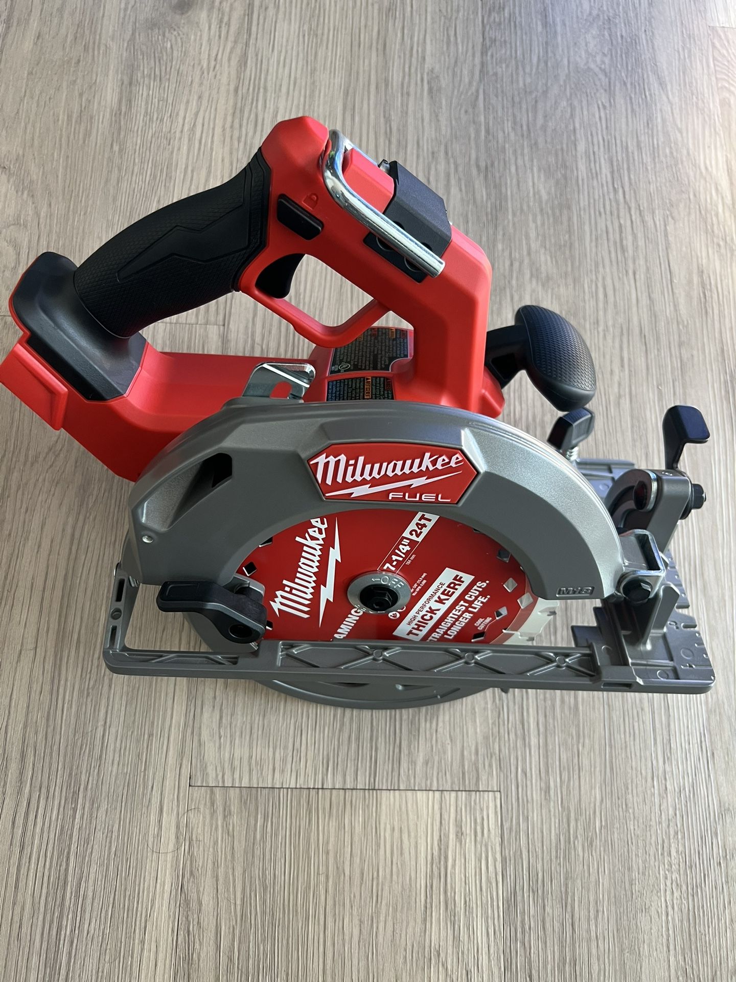 Milwaukee M18 FUEL 18V Lithium-Ion Brushless Cordless 7-1/4 in. Circular Saw (Tool-Only