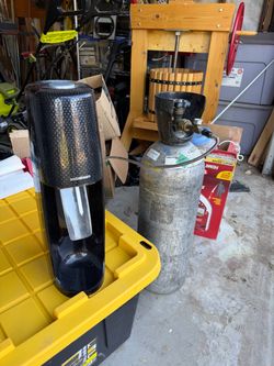 Soda maker