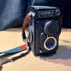 Yashica Mat-124 G Camera