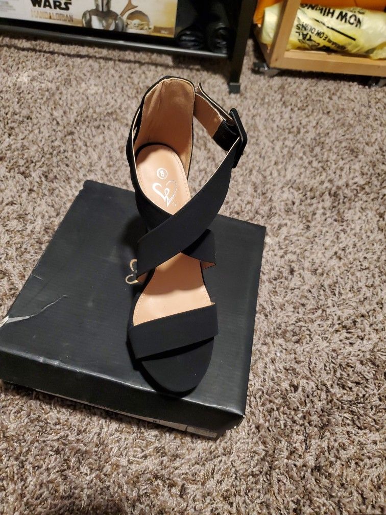 Women's heel size 8 new