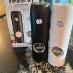 Electric Pepper & Salt Grinder Set brand new with box sealed